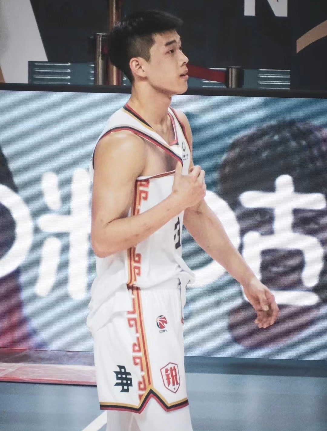 林葳191cm03年实力出众的篮球小将