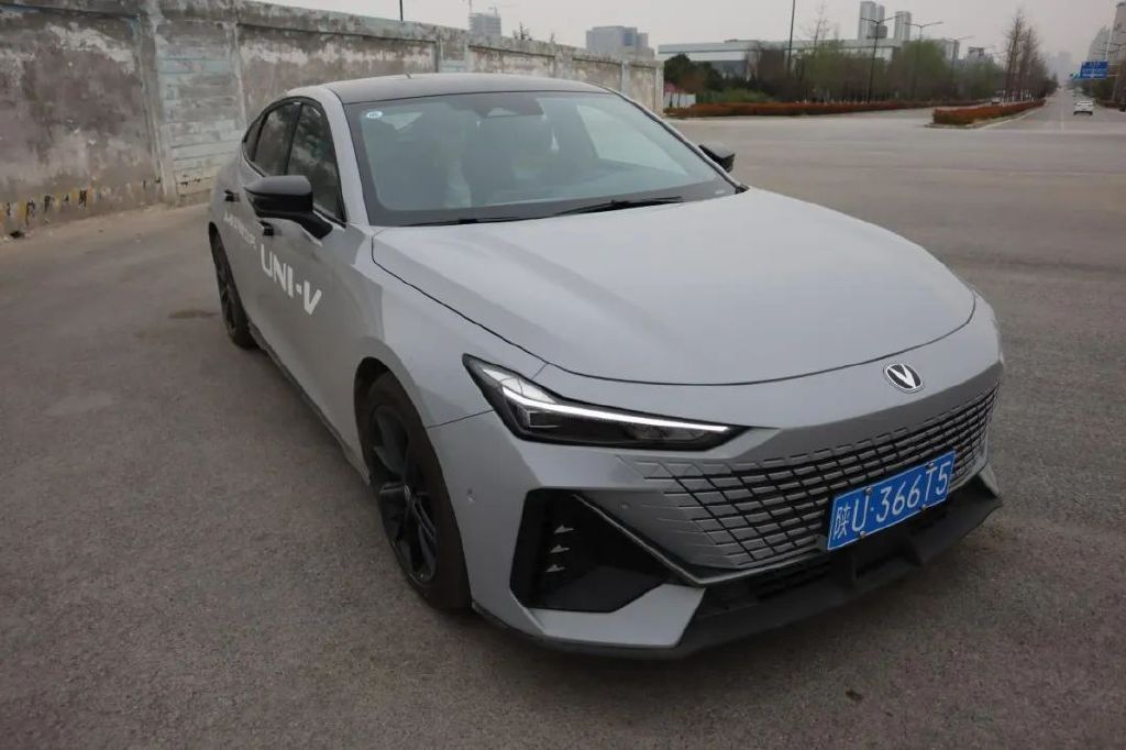 长安UNI-V对比广汽传祺影豹谁更强？