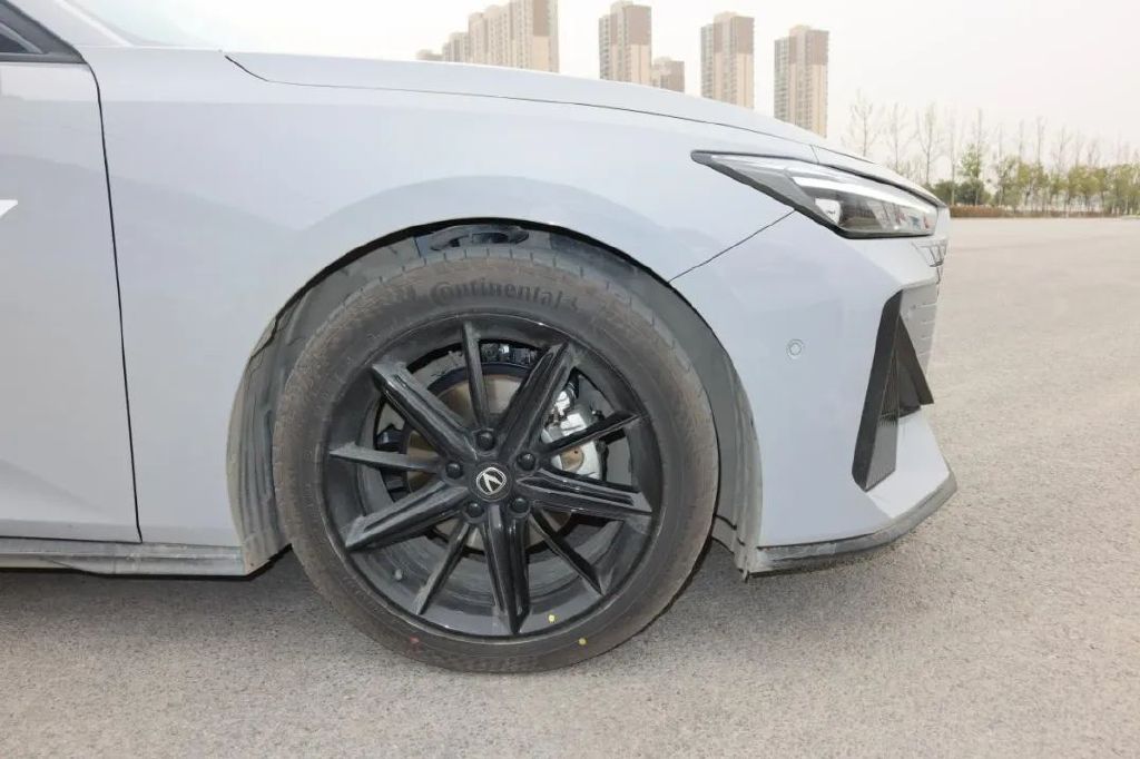 长安UNI-V对比广汽传祺影豹谁更强？