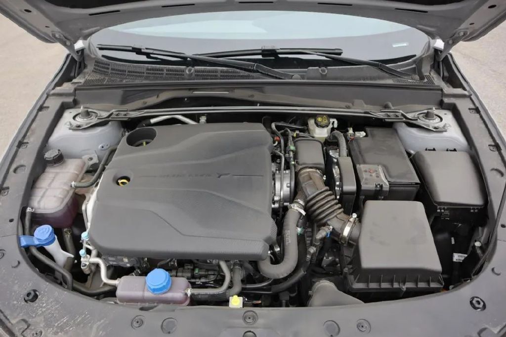 长安UNI-V对比广汽传祺影豹谁更强？