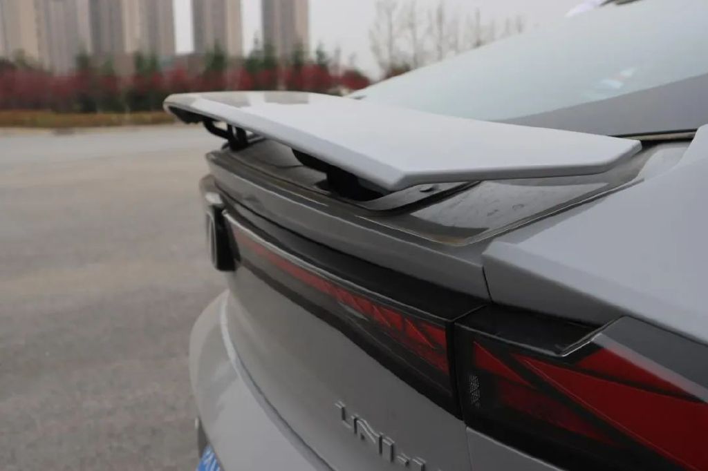 长安UNI-V对比广汽传祺影豹谁更强？