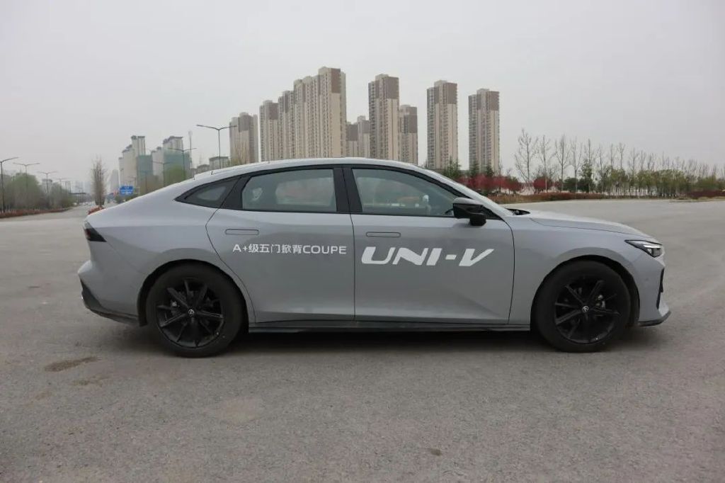 长安UNI-V对比广汽传祺影豹谁更强？