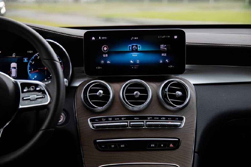 另类对比！问界M5和奔驰GLC，居然有2点相似？