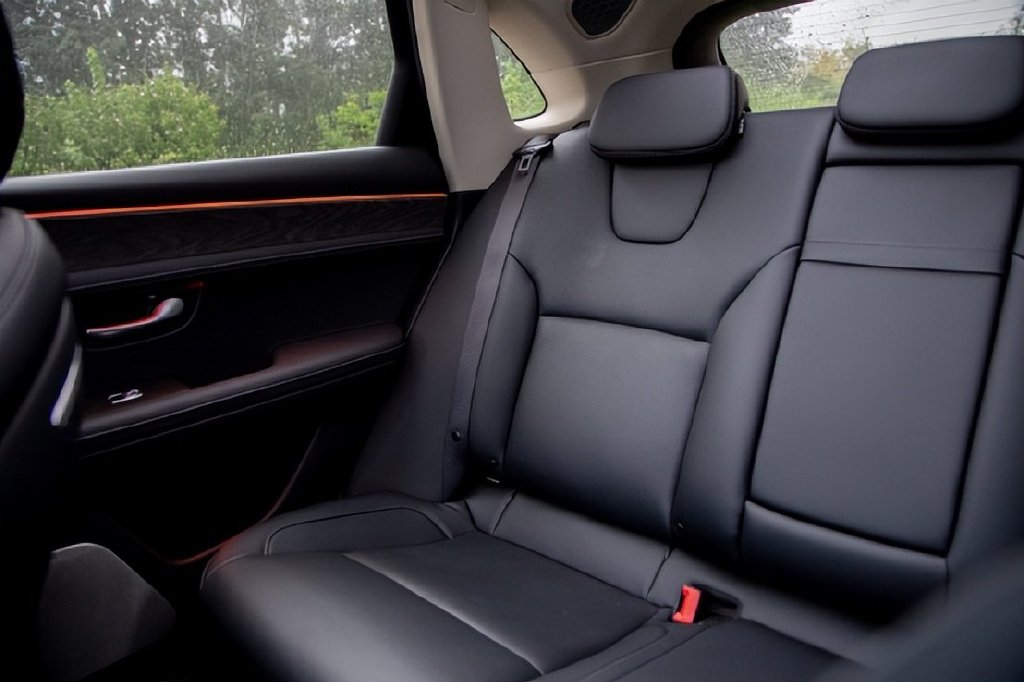 另类对比！问界M5和奔驰GLC，居然有2点相似？