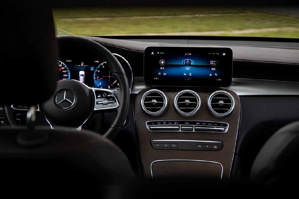 另类对比！问界M5和奔驰GLC，居然有2点相似？