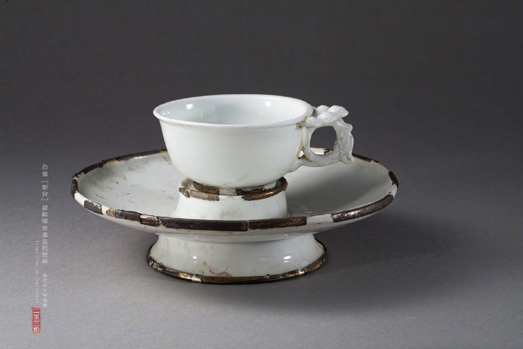 水丘氏墓出土的唐代白瓷新官款扣银云龙连托把杯