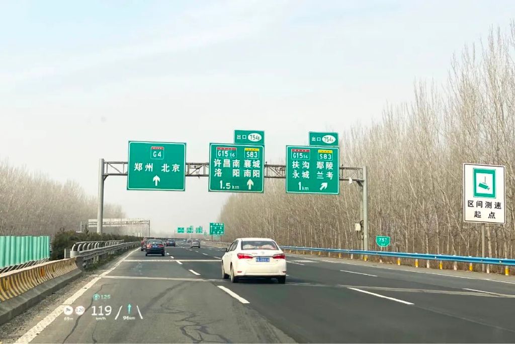 可能是疫情影响人们出行,京港澳高速上并没有太大的车流量.