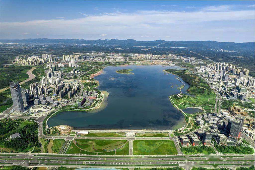 兴隆湖东侧,成都科学城的核心区域,全球首个"独角兽岛"项目正加紧施工