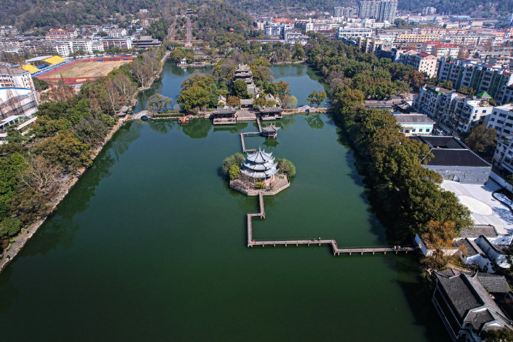 浙江旅行逛北宋东湖爬江南长城探访浙江临海台州府城