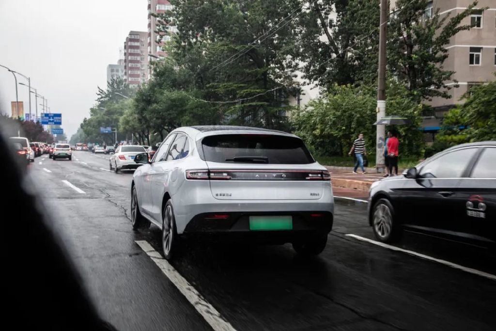 另类对比！问界M5和奔驰GLC，居然有2点相似？