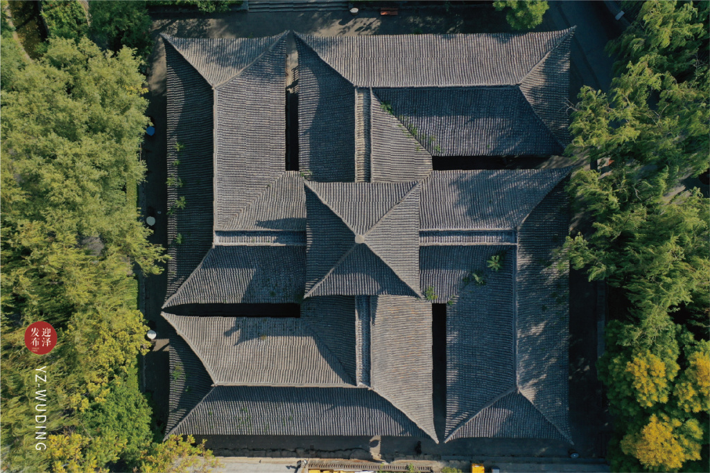 图丨万字楼 · 万字顶中国古建筑的屋顶千变万化,瑰丽多姿,它不仅增添
