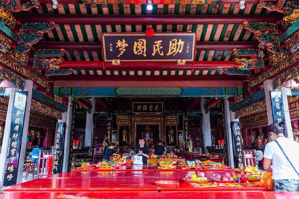 潮汕这座城隍庙不一般,城隍爷原本竟是水鬼,还有一位城隍夫人