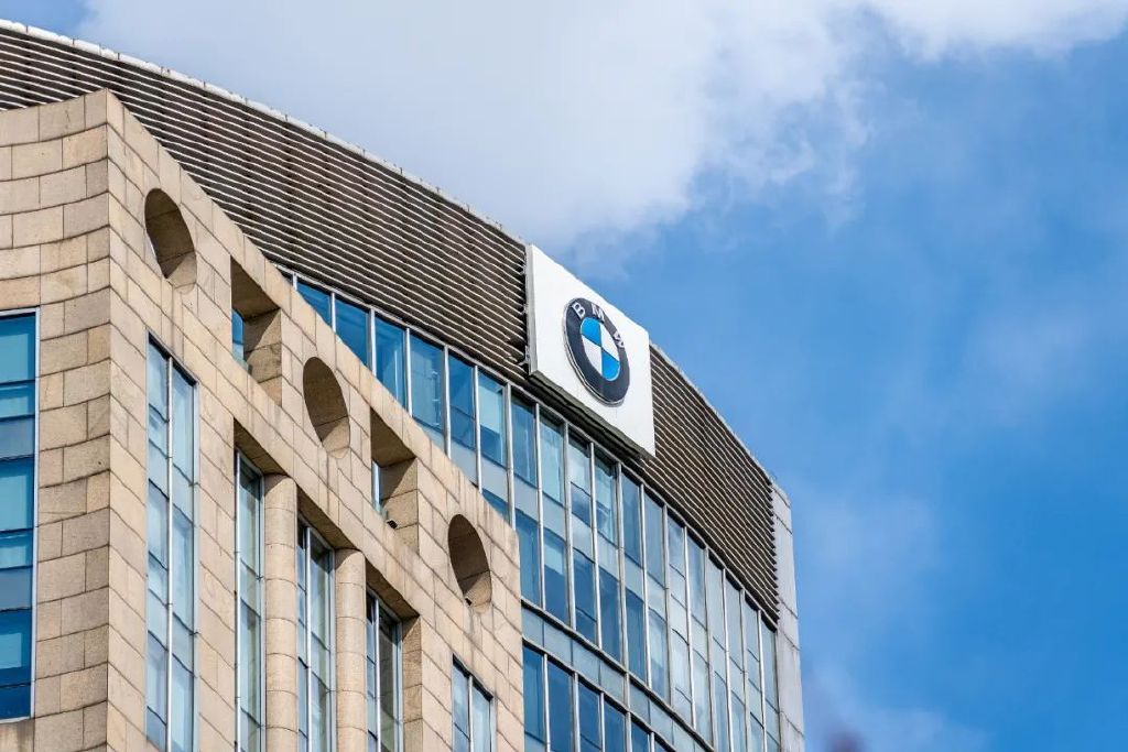 2022年2月18日,金杯汽控向宝马出售华晨宝马25%股本权益落实交割