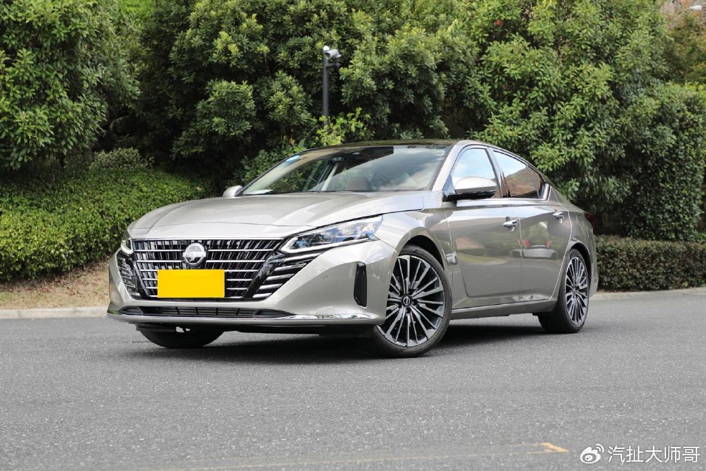 首先要聊的就是价格了,东风日产天籁的厂商指导价为17.98-26.