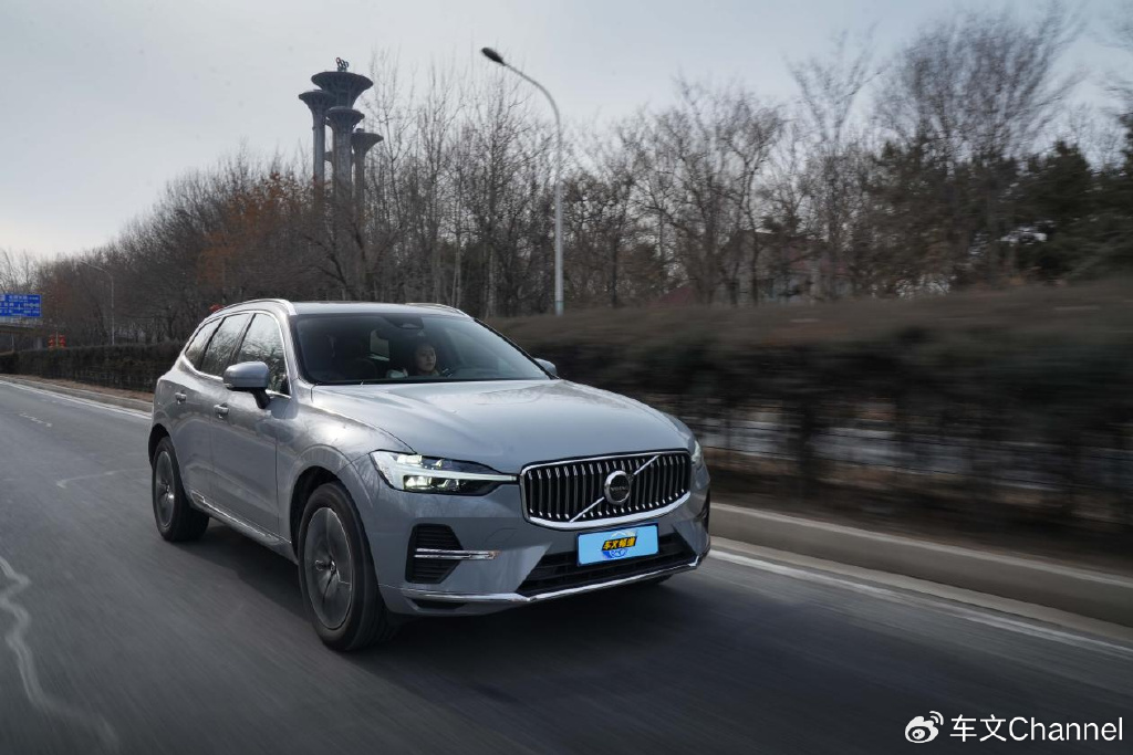 不被城市的两点一线禁锢,选沃尔沃xc60还是发现运动版-新浪汽车