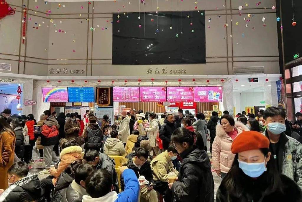 春节档总票房破68亿！县城影院：7天养活一整年？