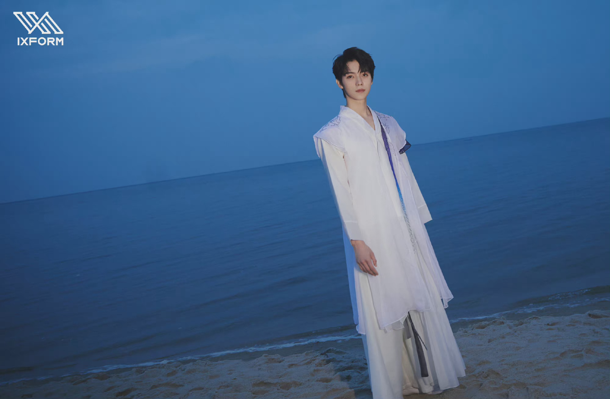 罗一舟《舞蹈生》预告图 白色民族风长衫……_高清图集_新浪网