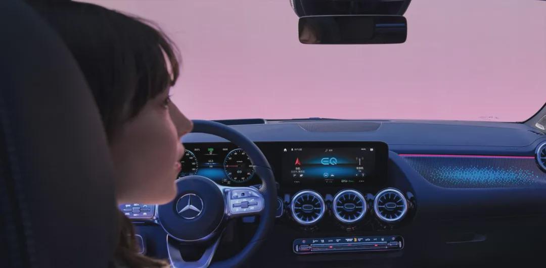 豪华纯电SUV怎么选？沃尔沃XC40新能源对比奔驰EQA