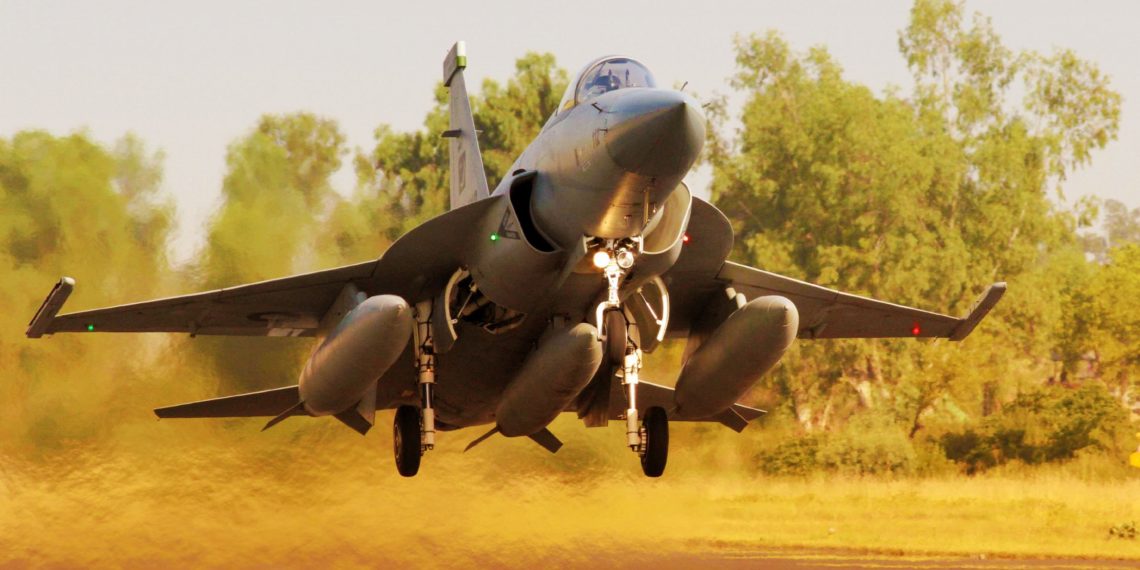 尼日利亚正式接装枭龙战斗机,前巴基斯坦飞行员:更多新战机将在数月内