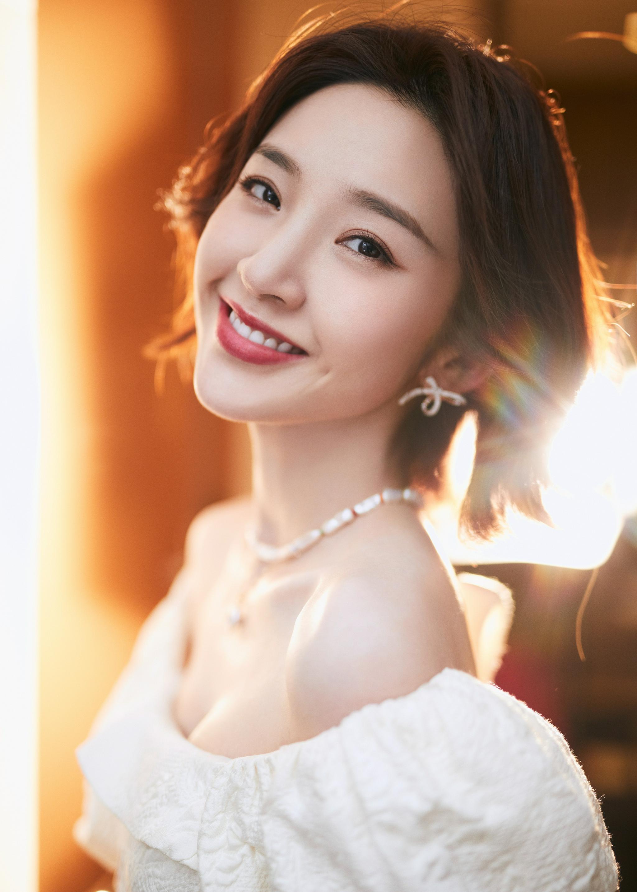 唐艺昕这组新大片好有治愈的感觉