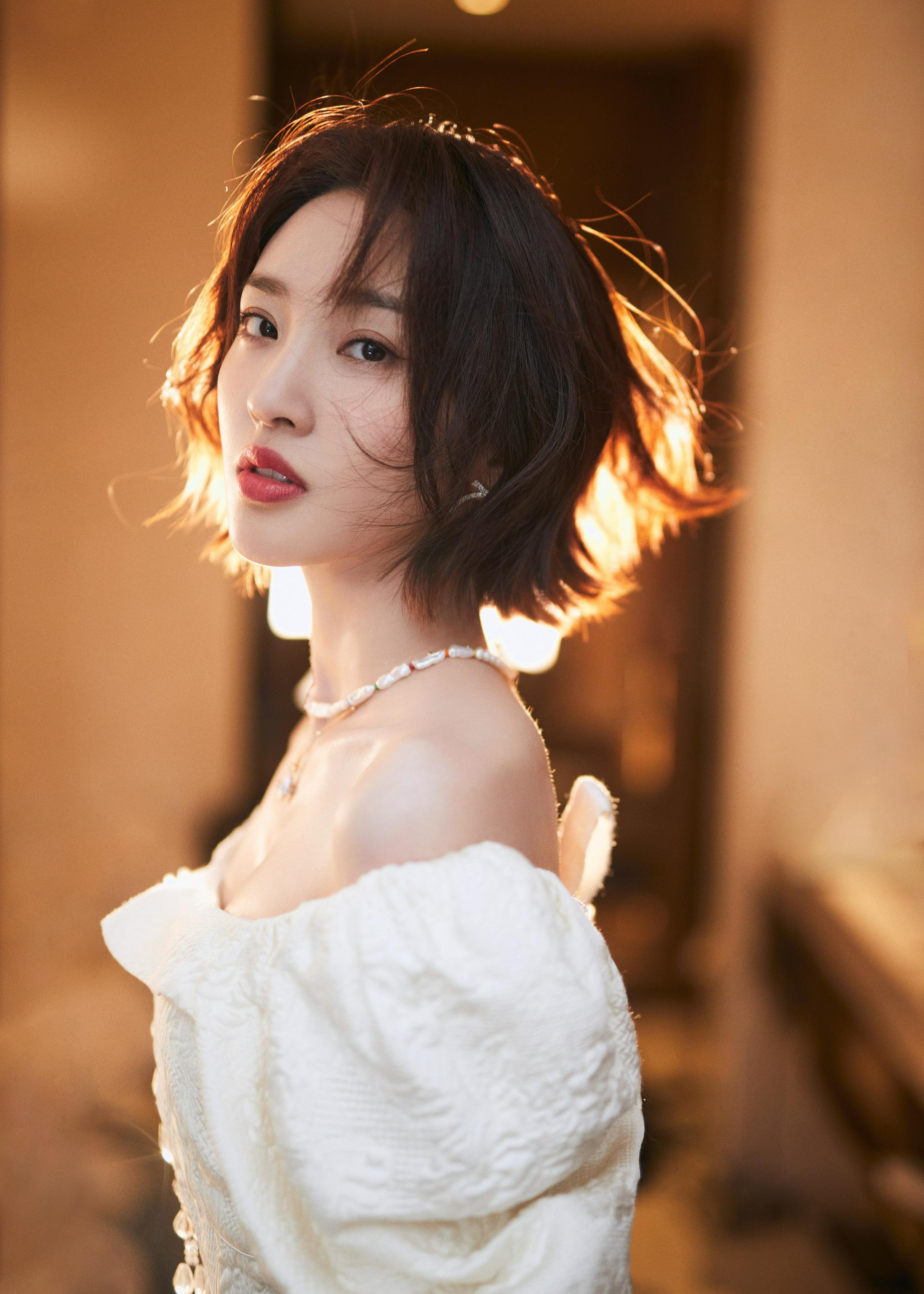 唐艺昕这组新大片好有治愈的感觉