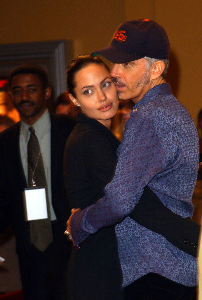 安吉丽娜.朱莉和第二任丈夫比利·鲍伯·松顿2001-2002年的街拍