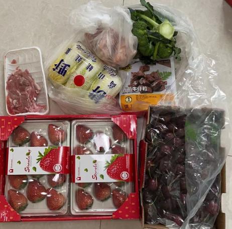 这也要卷起来吗？江苏无锡隔离小区物资太豪横，车厘子草莓送到家休闲区蓝鸢梦想 - Www.slyday.coM