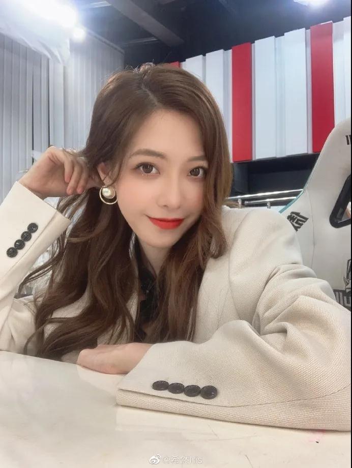 今日美图希然iris一点点中秋打工滴照片