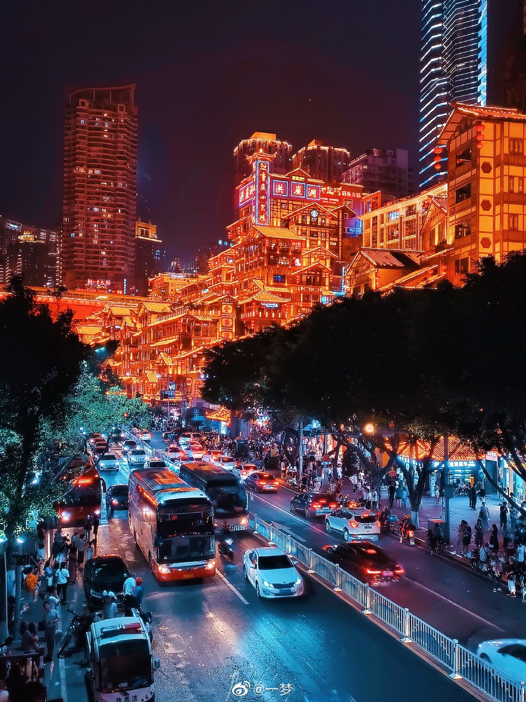 山城重庆有着无限的魅力,不仅有让人赞不绝口的特色美食