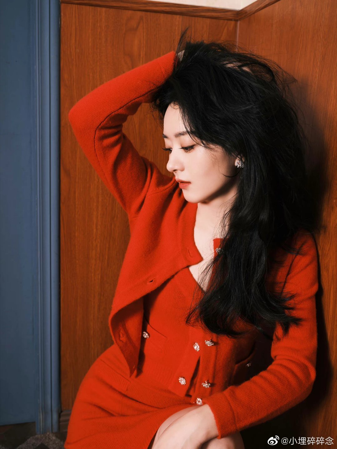 赵丽颖 一身红衣好有新年的氛围啊~可可爱爱的颖宝