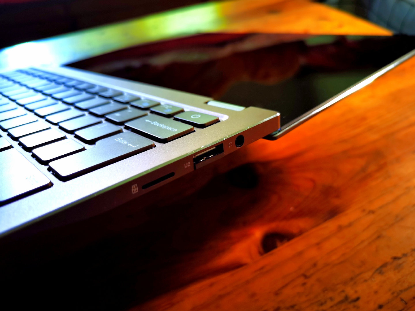 千元级中柏ezbookx3air上手高颜值与强劲性能并存