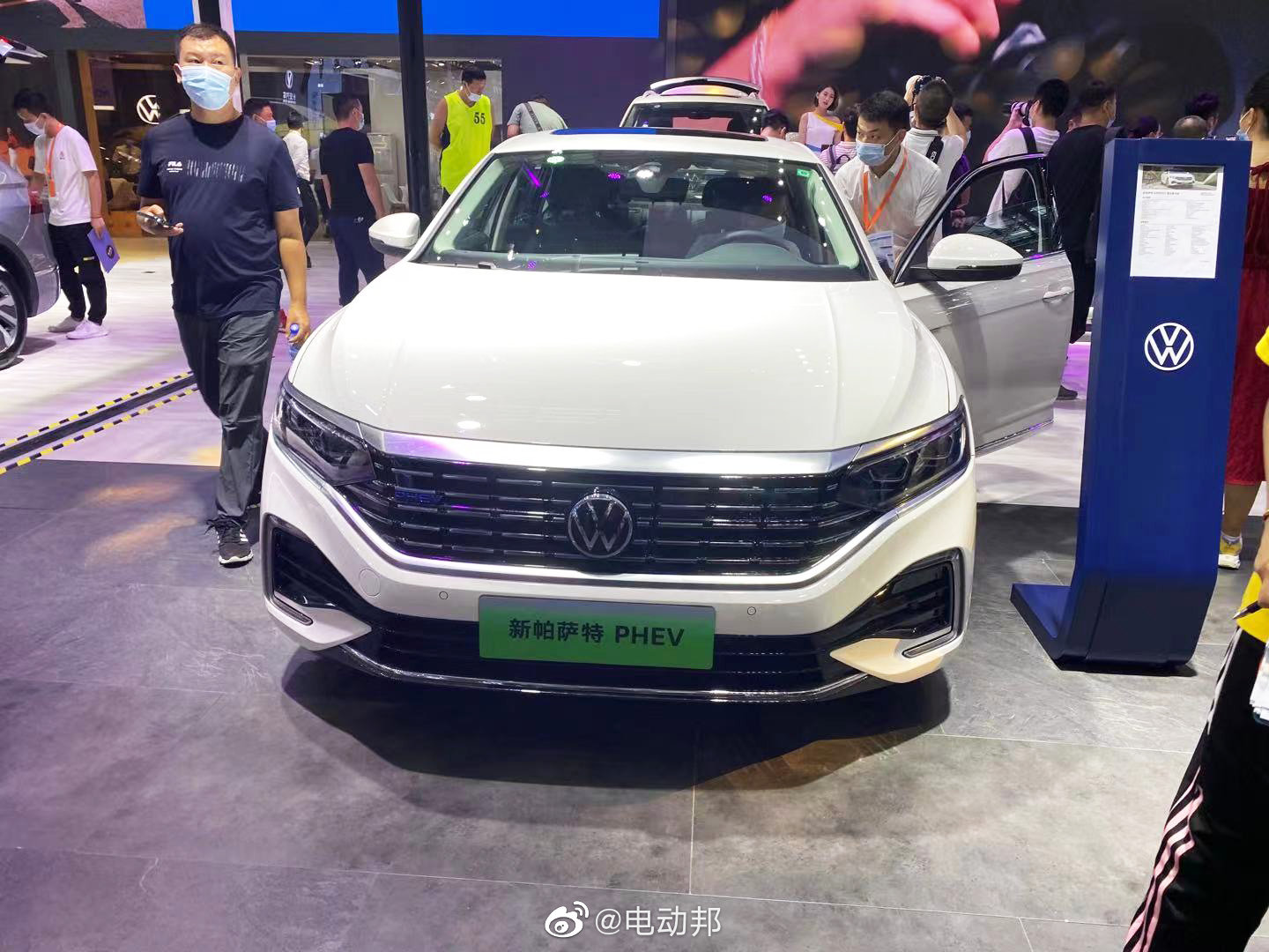 上汽大众两款新能源车型亮相,全新途观l phev 和 帕萨特phev