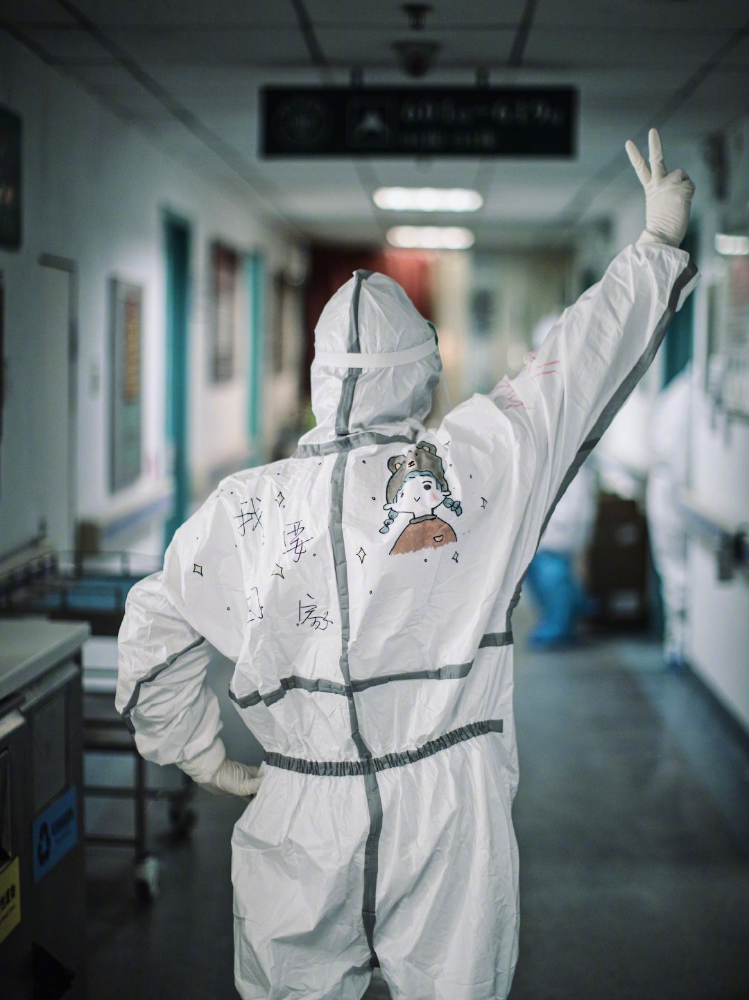 武汉记录者@童亚圣 在湖北省中医院光谷院区为护士小姐姐们拍照