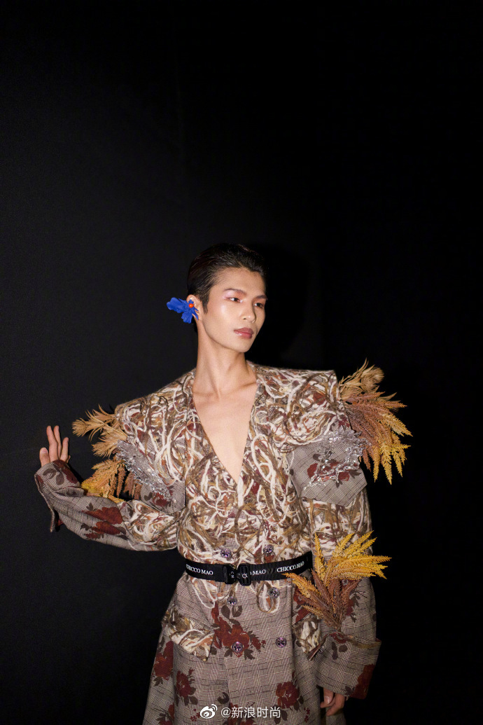 2/ 92023秋冬@陆仙人 昨日现身中国国际时装周chicco