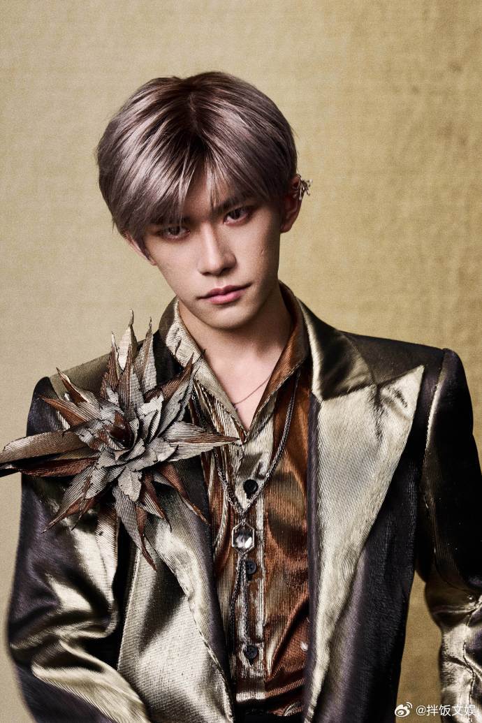 易烊千玺蝴蝶耳夹造型师解读蜕变与回归主题