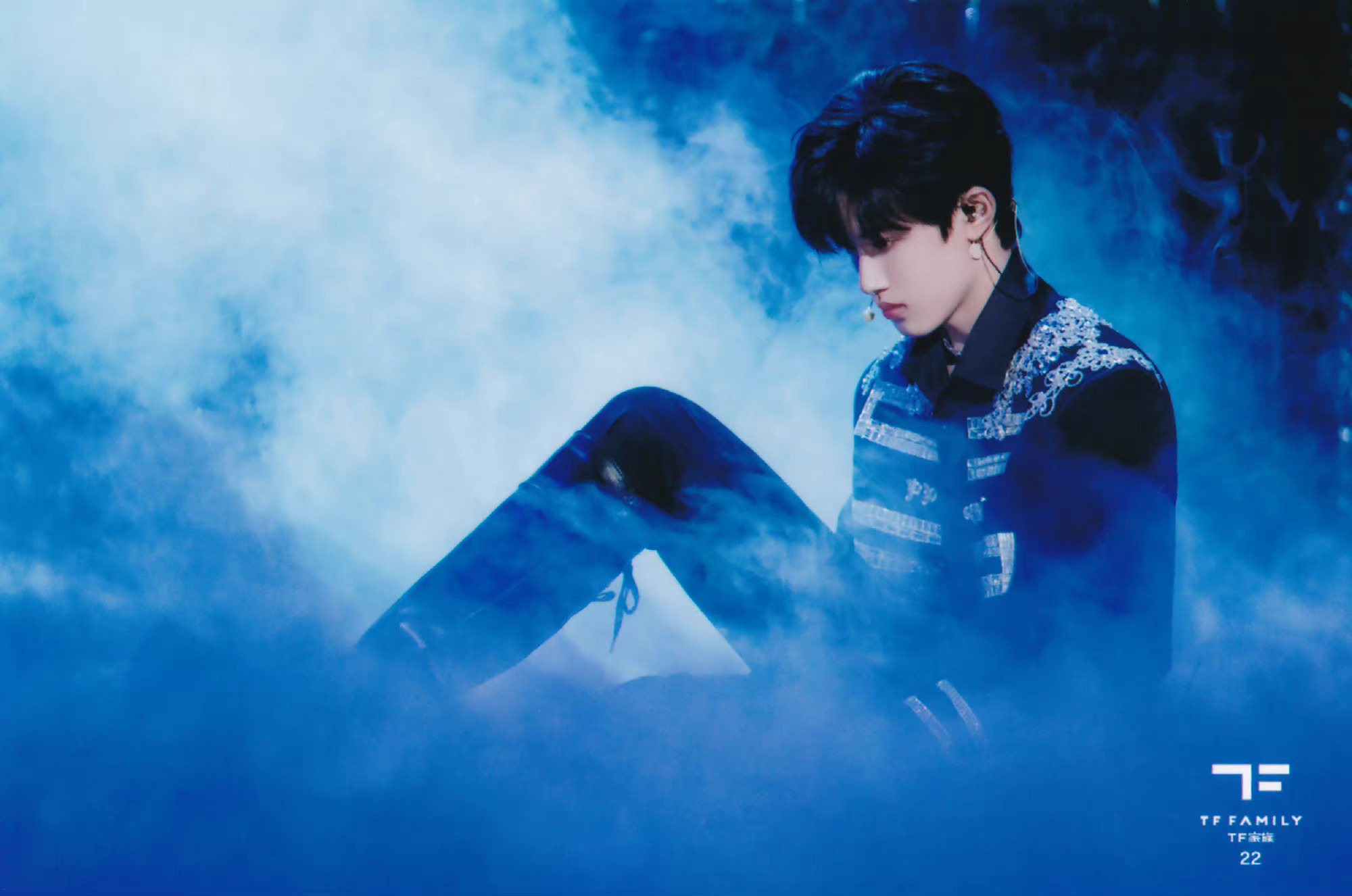 张极新年音乐会生写扫图~ 眼镜杀 侧颜杀 怼脸拍