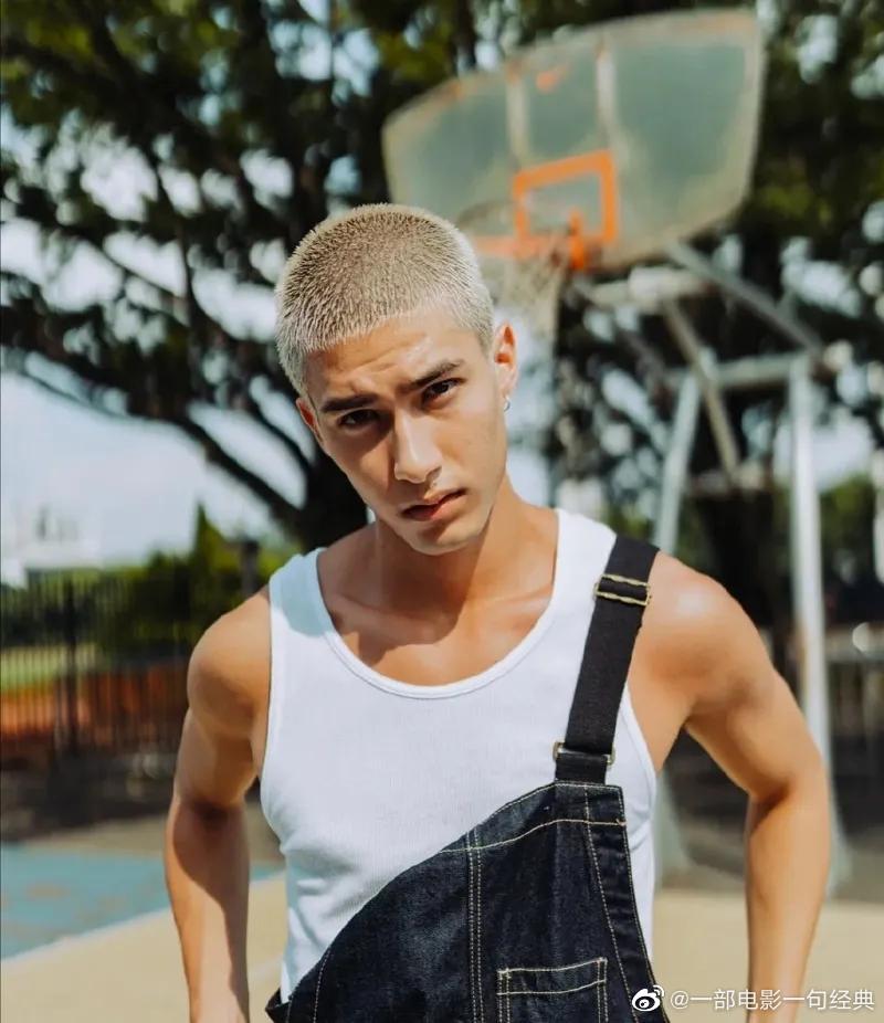 米卡的全名是mika hashizume,日本名为"桥爪ミカ"