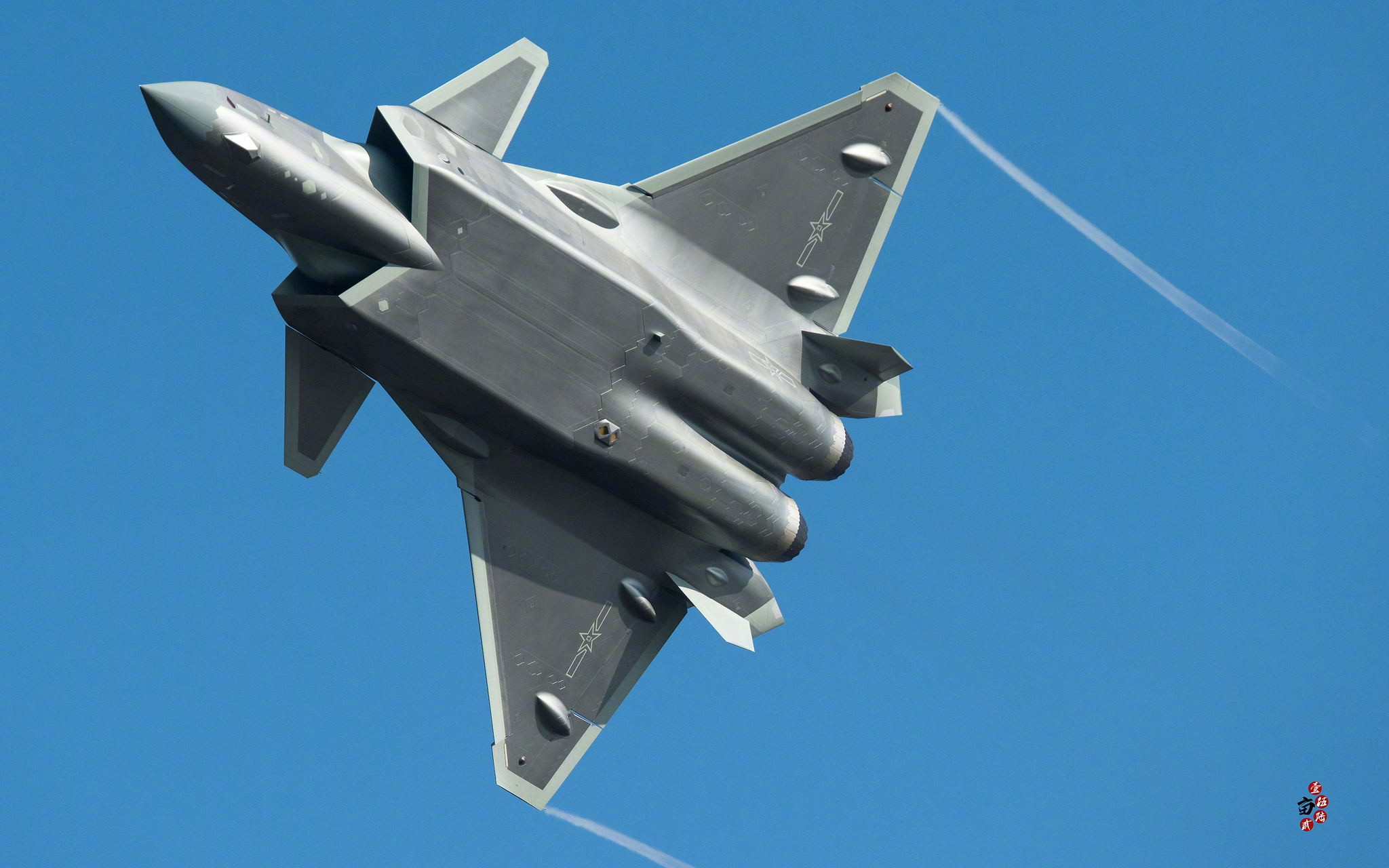 9月25日,在 进行首次飞行训练的空军歼-20战斗机……_高清图集_新浪网