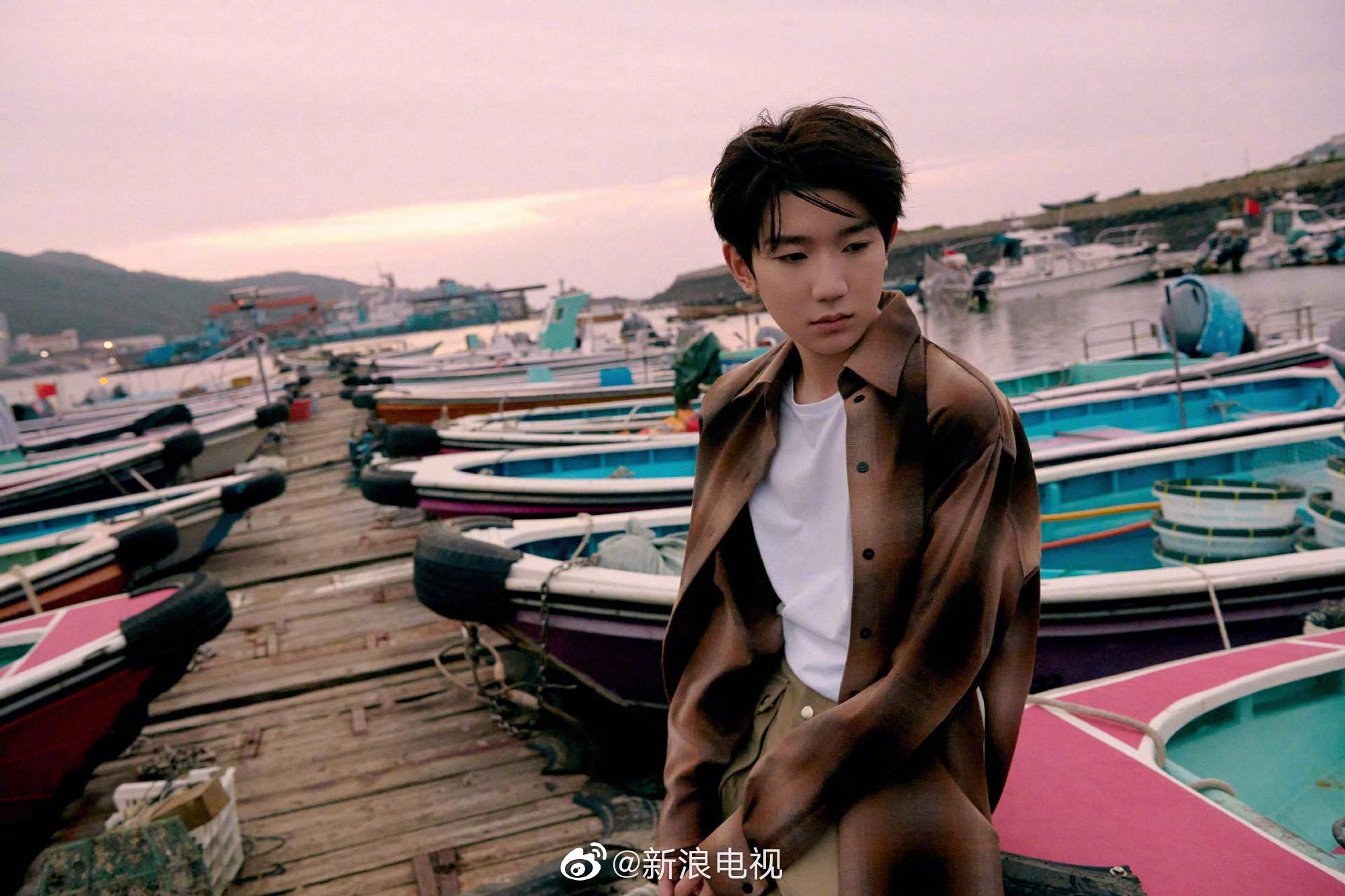在微博上分享出@TFBOYS-王源 码头随拍九宫格……__财经头条