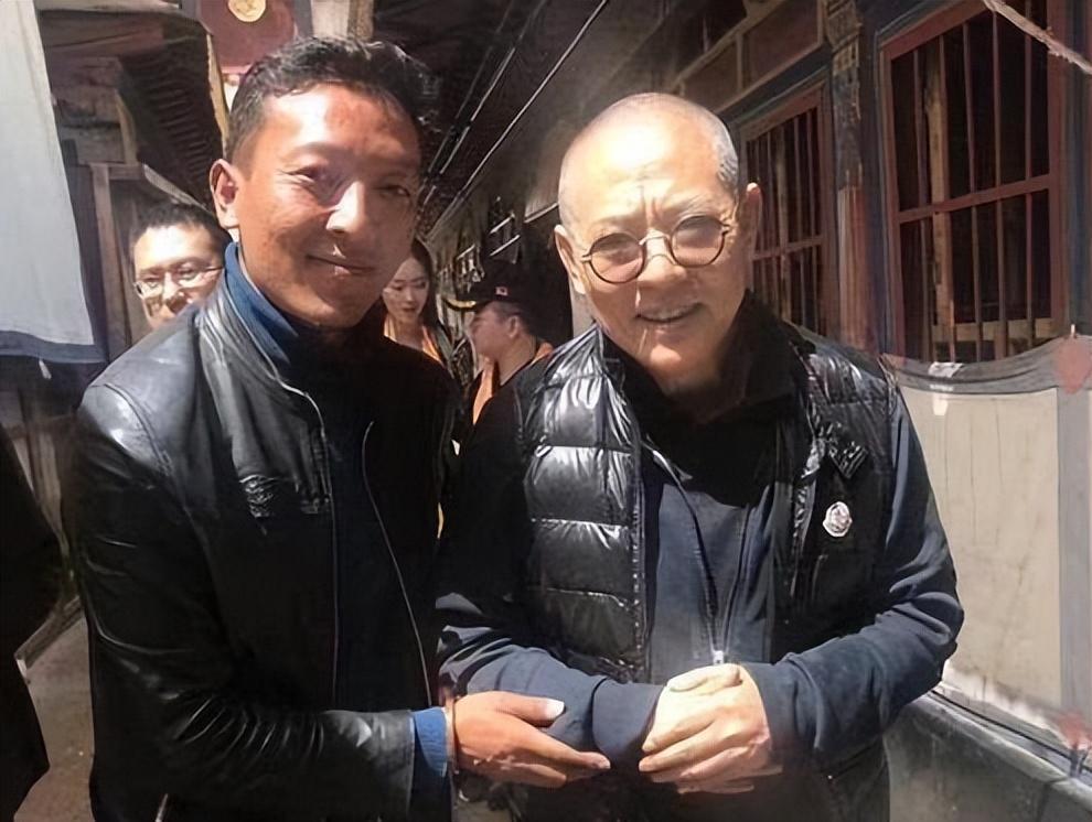 59岁李连杰近照曝光,病恹恹的模样不复存在,在国外养病效果显著|李连杰|模样|演艺圈_新浪新闻