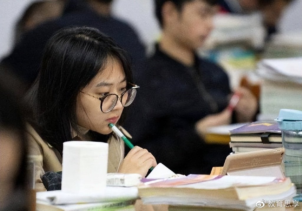 “逆向考研”走红,名校大学生求学深造,为何选择“双非院校”?