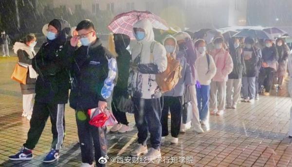 西安考研首日：考试院连夜出台兜底政策 有老师用私家车爱心送考 有考生跑错考点获交警帮助休闲区蓝鸢梦想 - Www.slyday.coM
