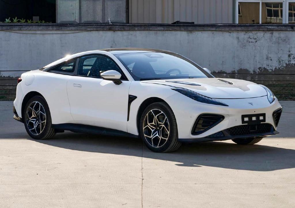 国产又一双门小跑车,外观很拉风,2门4座,续航580km