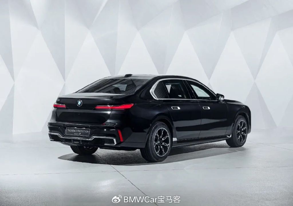 首富们看过来宝马发布全新一代7系防弹车步枪和手雷随便来