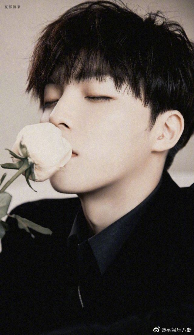 品品陈立农的鬓角痣_高清图集_新浪网