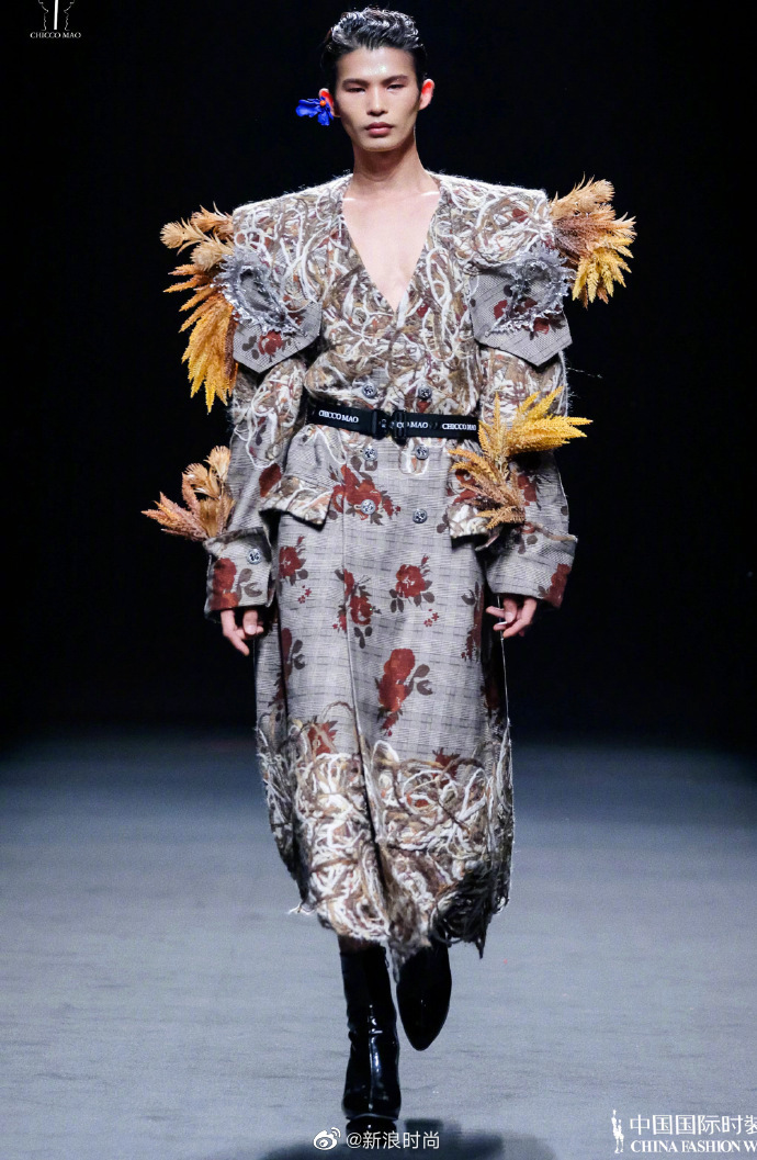 1/ 92023秋冬@陆仙人 昨日现身中国国际时装周chicco mao2023秋冬大秀
