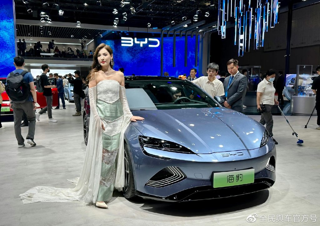 聚焦2023上海车展:比亚迪展台爆棚?只为亲眼目睹新车真容-新浪汽车
