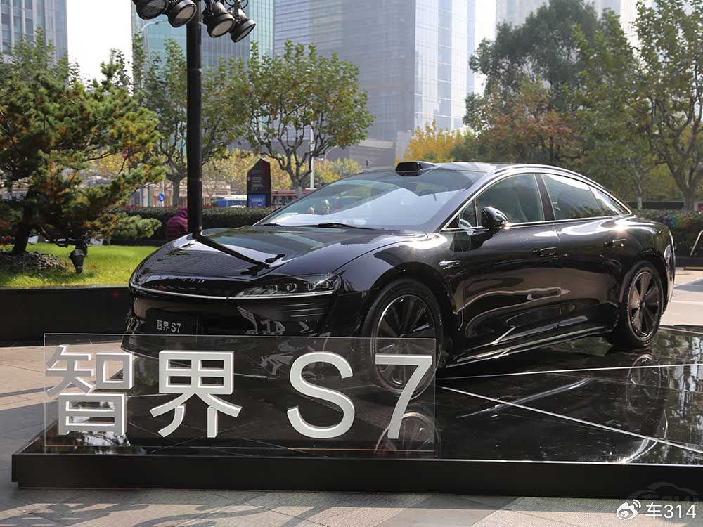 智界S7是否具有20万级纯电轿车爆款相