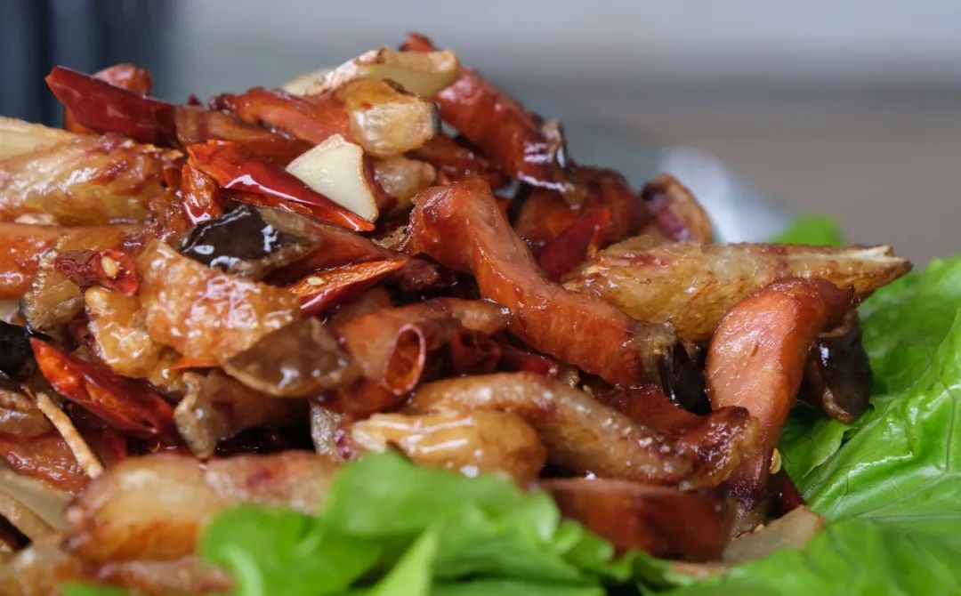 个旧:吃饭只吃七分饱,三分留给鱼干巴|鱼干|干巴|个旧_新浪新闻