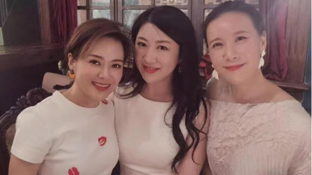 杨蕾晒出与房海燕的最新合影!新老娘舅的原班人马有望再携手?|房海燕|杨蕾|老娘舅_新浪新闻